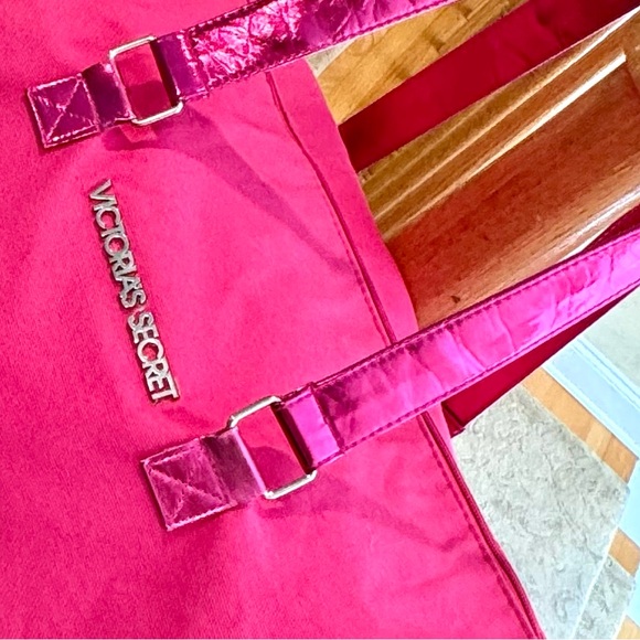 Victoria's Secret Plink Canvas Large Duffle Bag w
20.5”~L x10”~W x 12”D - Picture 11 of 13